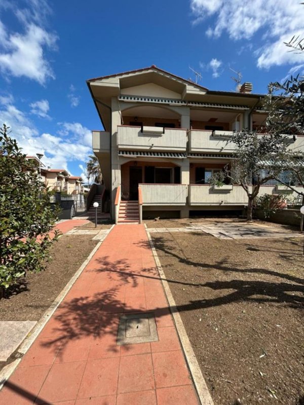 casa indipendente in affitto a Follonica