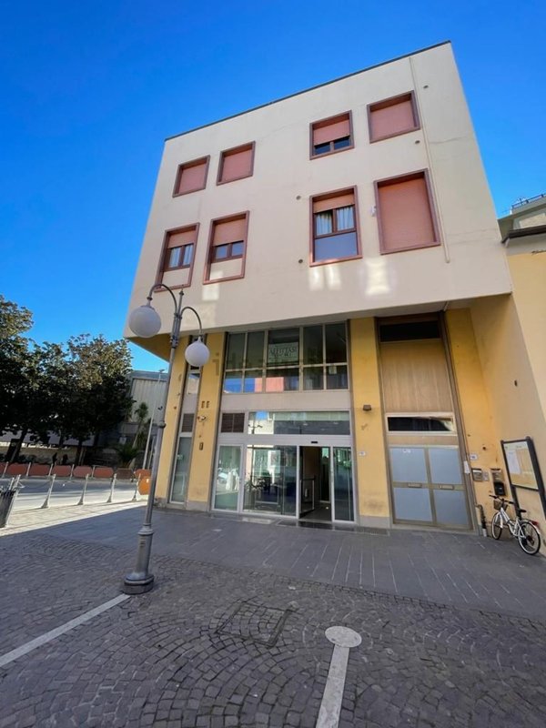 ufficio in affitto a Follonica