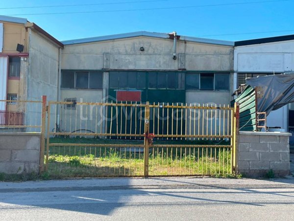 locale commerciale in affitto a Follonica in zona Area Industriale