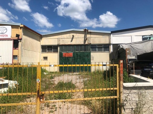 capannone in affitto a Follonica in zona Area Industriale