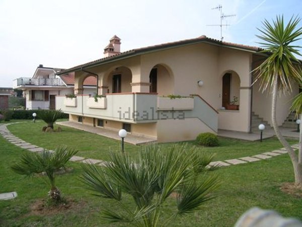 casa indipendente in affitto a Follonica