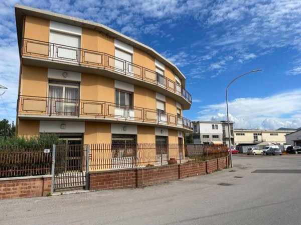 negozio in affitto a Follonica