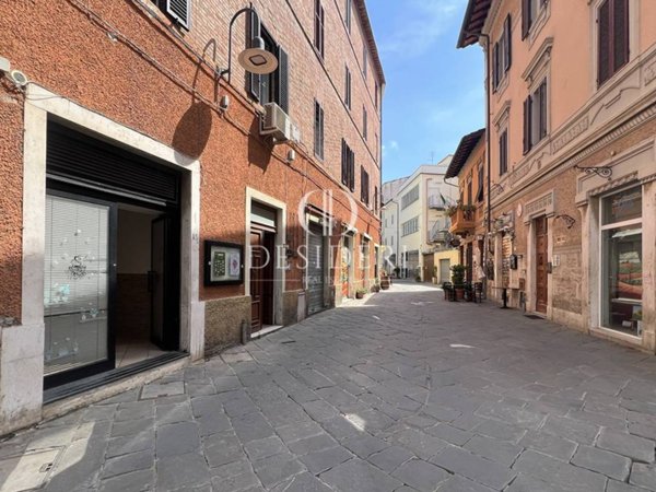 negozio in affitto a Grosseto