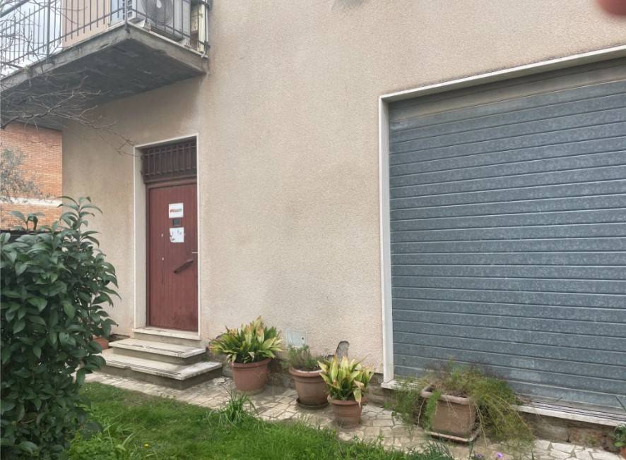 locale commerciale in affitto a Grosseto in zona Roselle