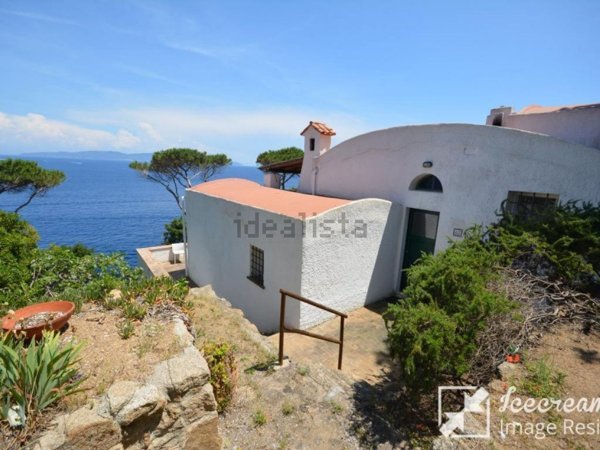 casa indipendente in affitto ad Isola del Giglio in zona Giglio Porto