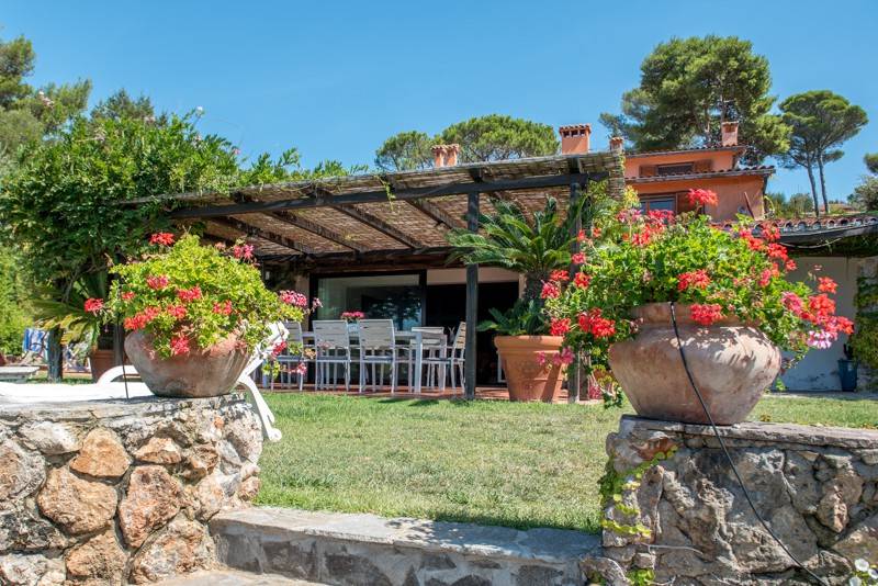 casa indipendente in affitto ad Orbetello in zona Ansedonia