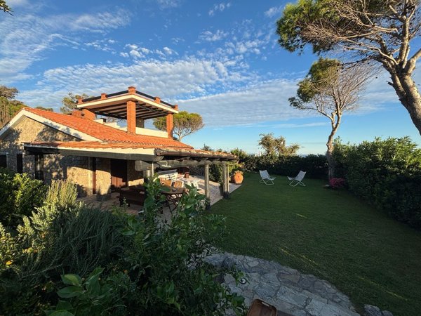 casa indipendente in affitto ad Orbetello