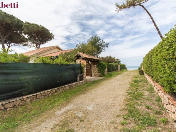 casa indipendente in affitto ad Orbetello in zona Giannella