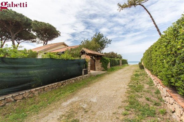 casa indipendente in affitto ad Orbetello in zona Giannella