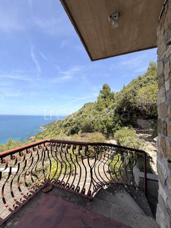 casa indipendente in affitto ad Orbetello in zona Talamone