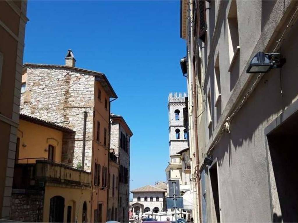 locale commerciale in affitto ad Assisi