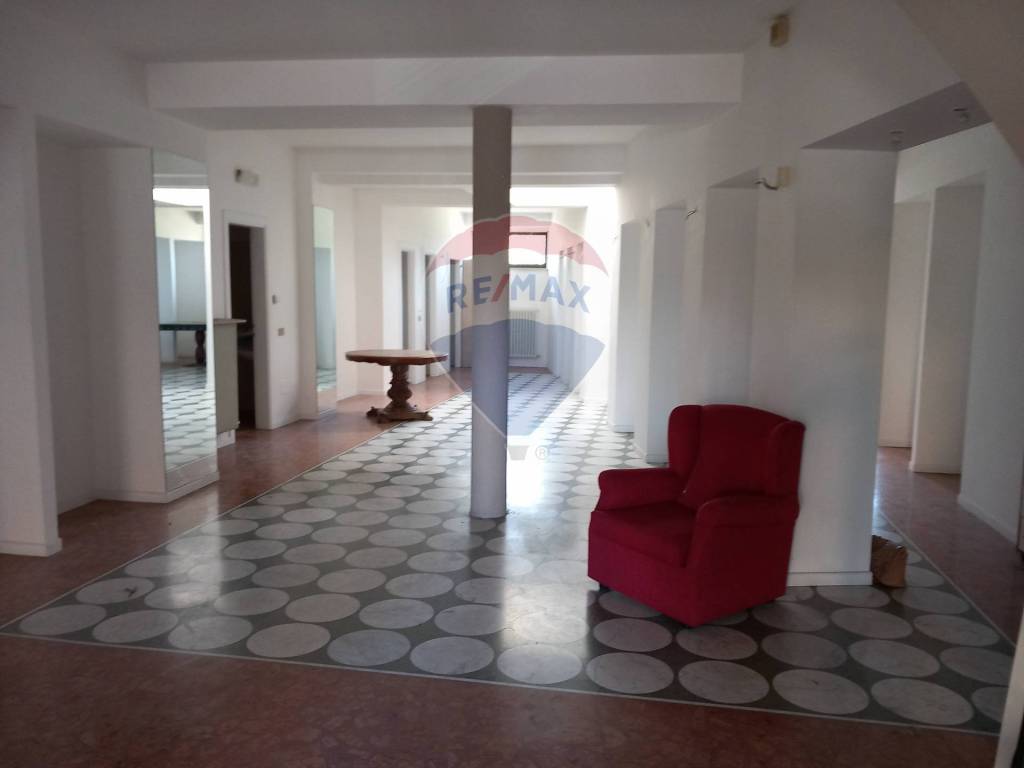 negozio in affitto ad Assisi in zona Santa Maria degli Angeli