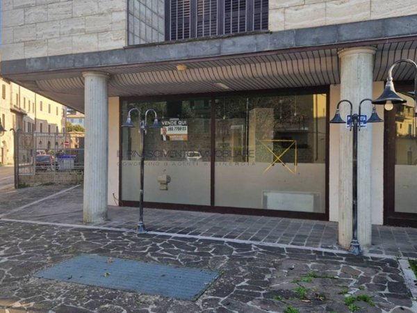 negozio in affitto ad Assisi in zona Santa Maria degli Angeli