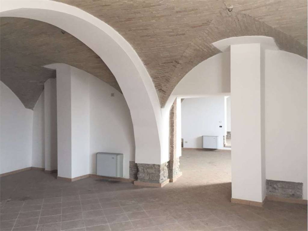 negozio in affitto ad Assisi in zona Palazzo