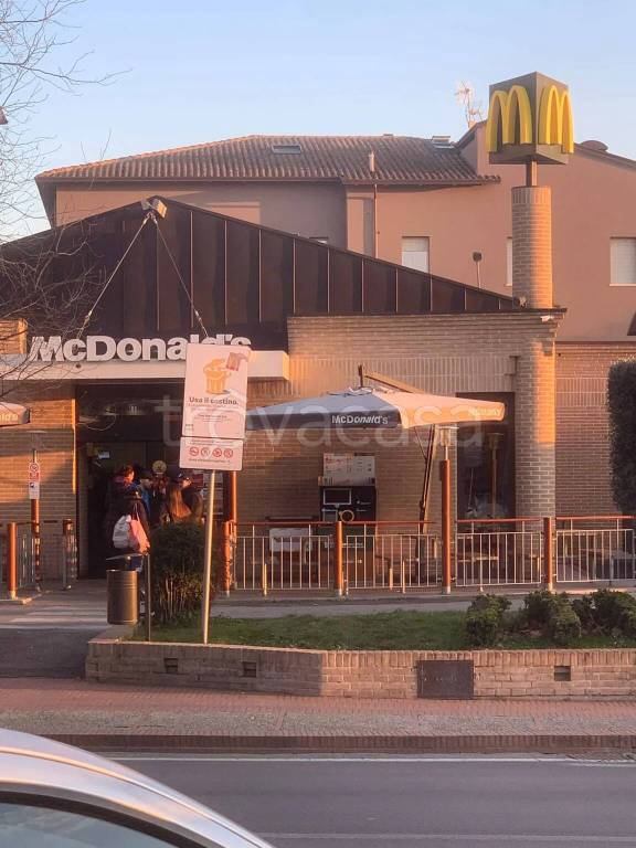 negozio in affitto ad Assisi in zona Santa Maria degli Angeli