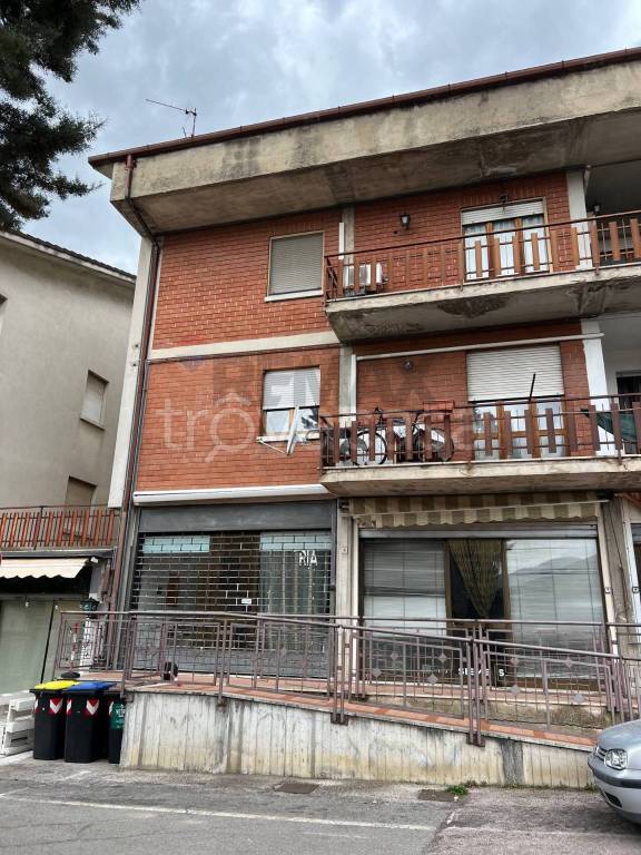 negozio in affitto ad Assisi in zona Rivotorto