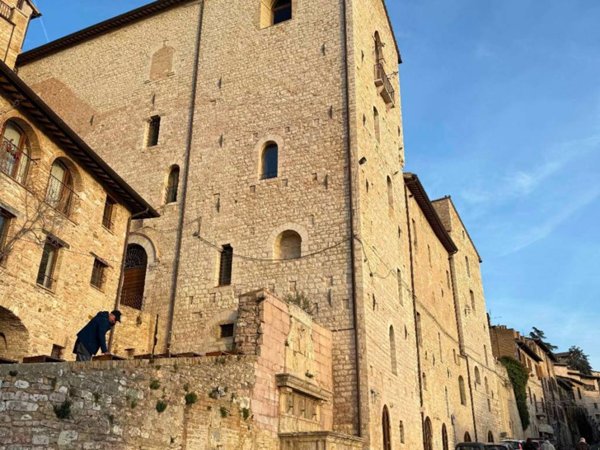 negozio in affitto ad Assisi