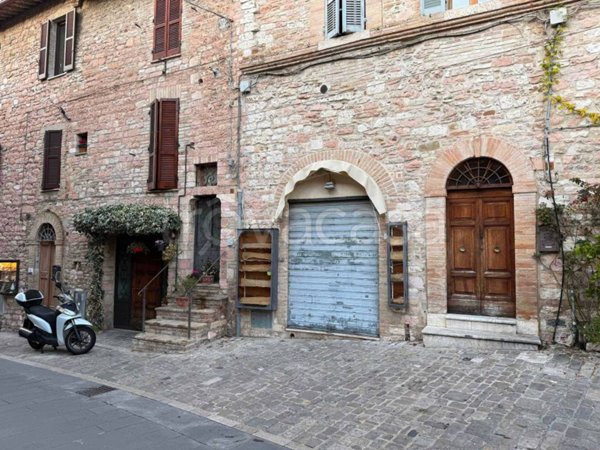 negozio in affitto ad Assisi