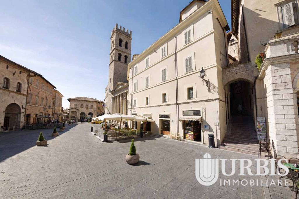 negozio in affitto ad Assisi