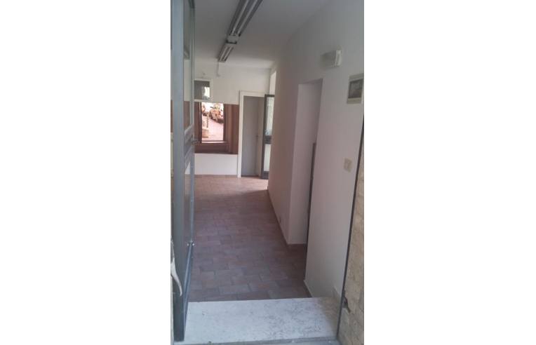 locale commerciale in affitto ad Assisi
