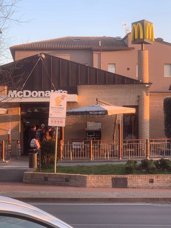 locale commerciale in affitto ad Assisi