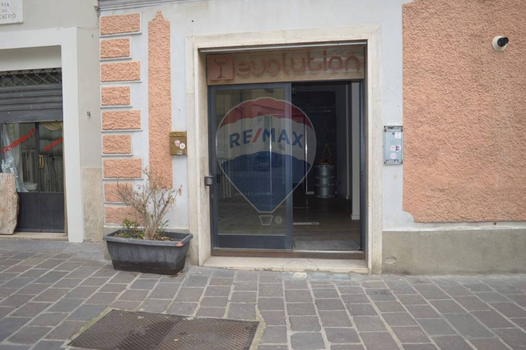 locale commerciale in affitto a Bastia Umbra