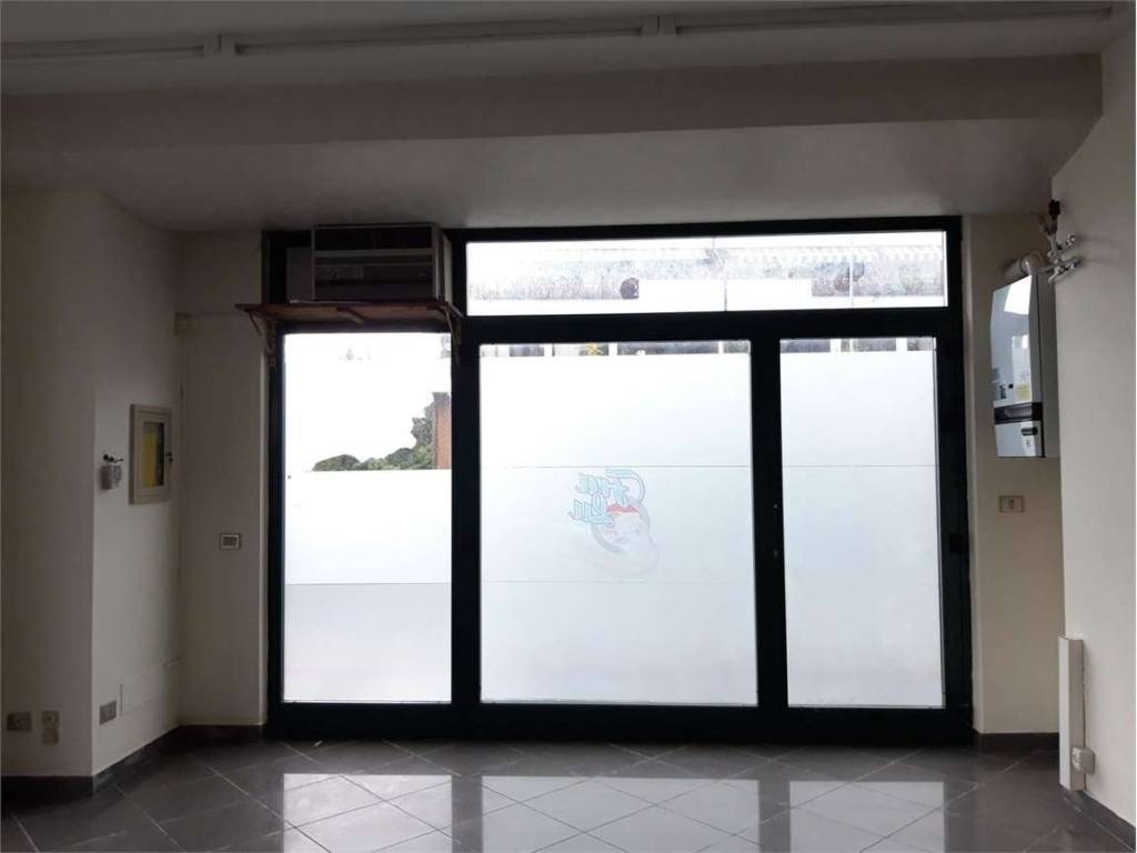 negozio in affitto a Bastia Umbra