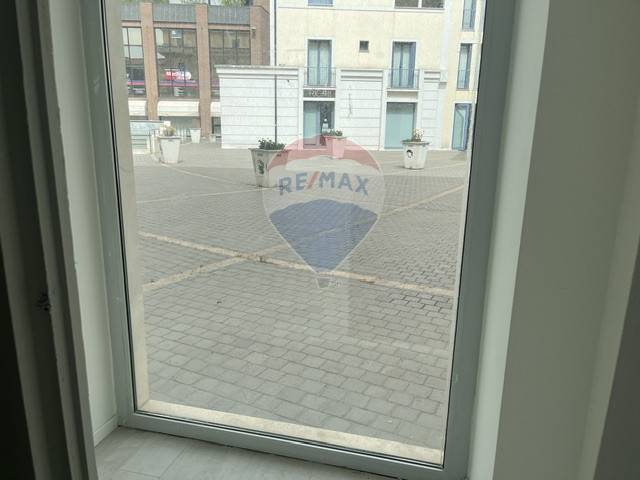 locale commerciale in affitto a Bastia Umbra