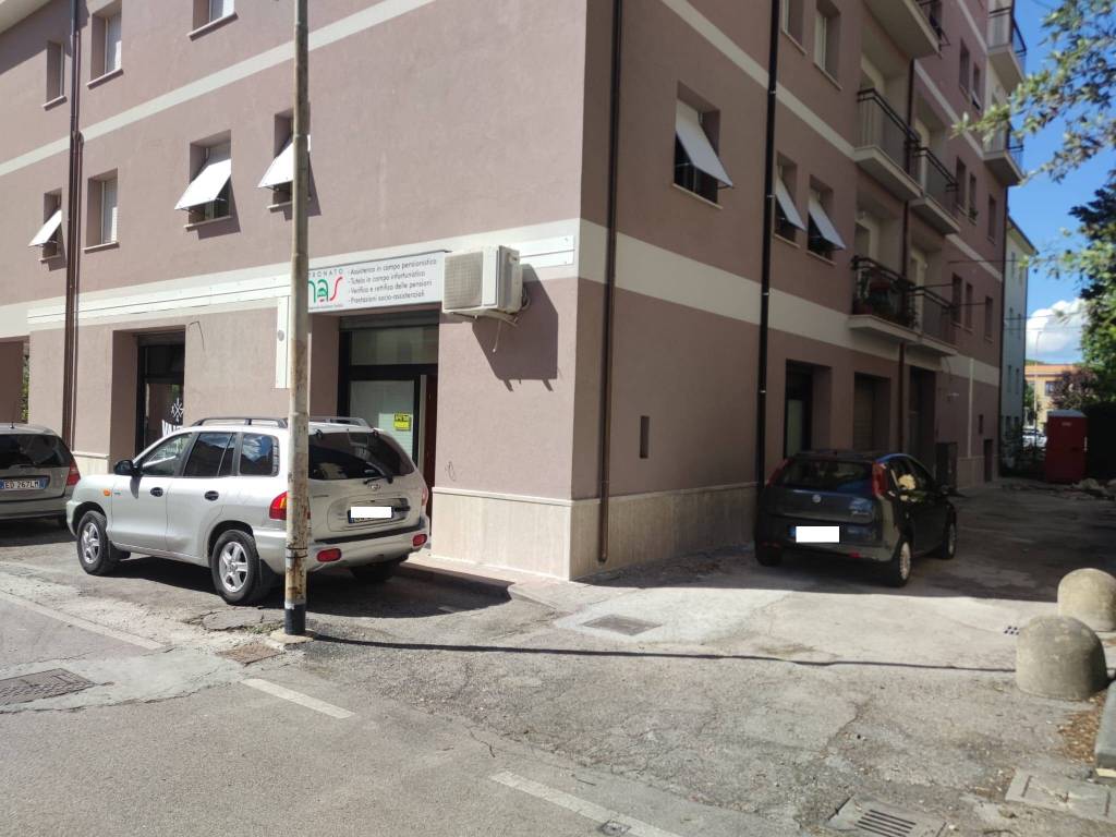negozio in affitto a Bastia Umbra