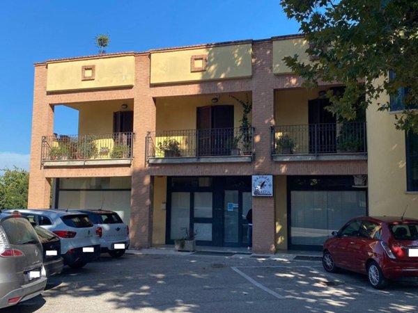 negozio in affitto a Bastia Umbra