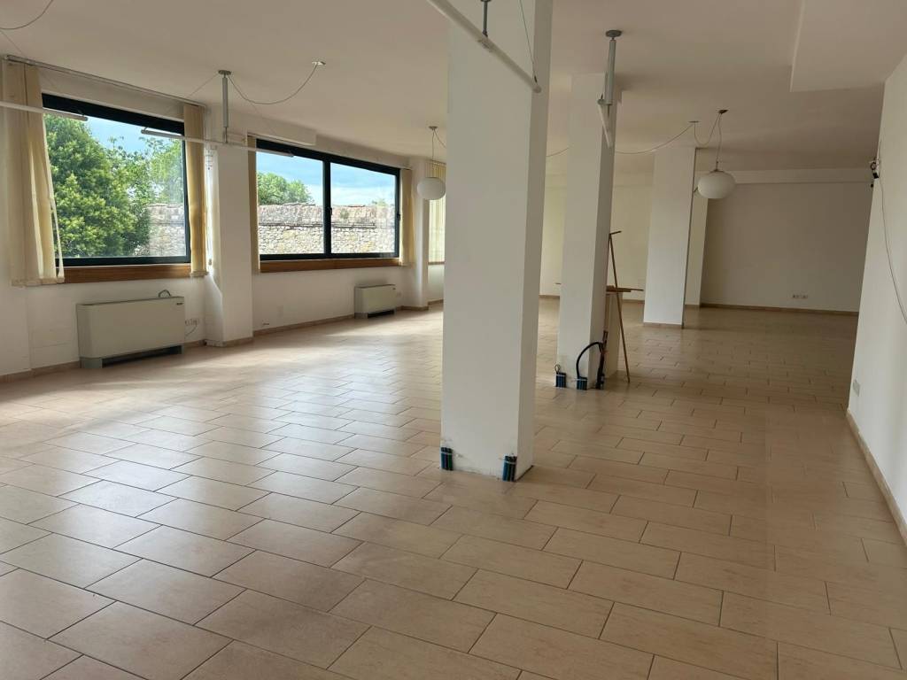 negozio in affitto a Bastia Umbra