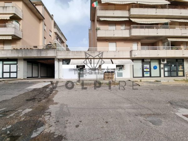 locale commerciale in affitto a Bastia Umbra