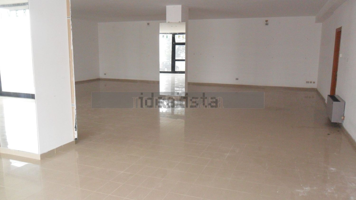 locale commerciale in affitto a Bastia Umbra