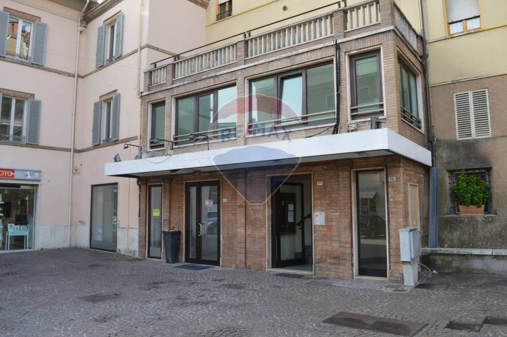 negozio in affitto a Bastia Umbra