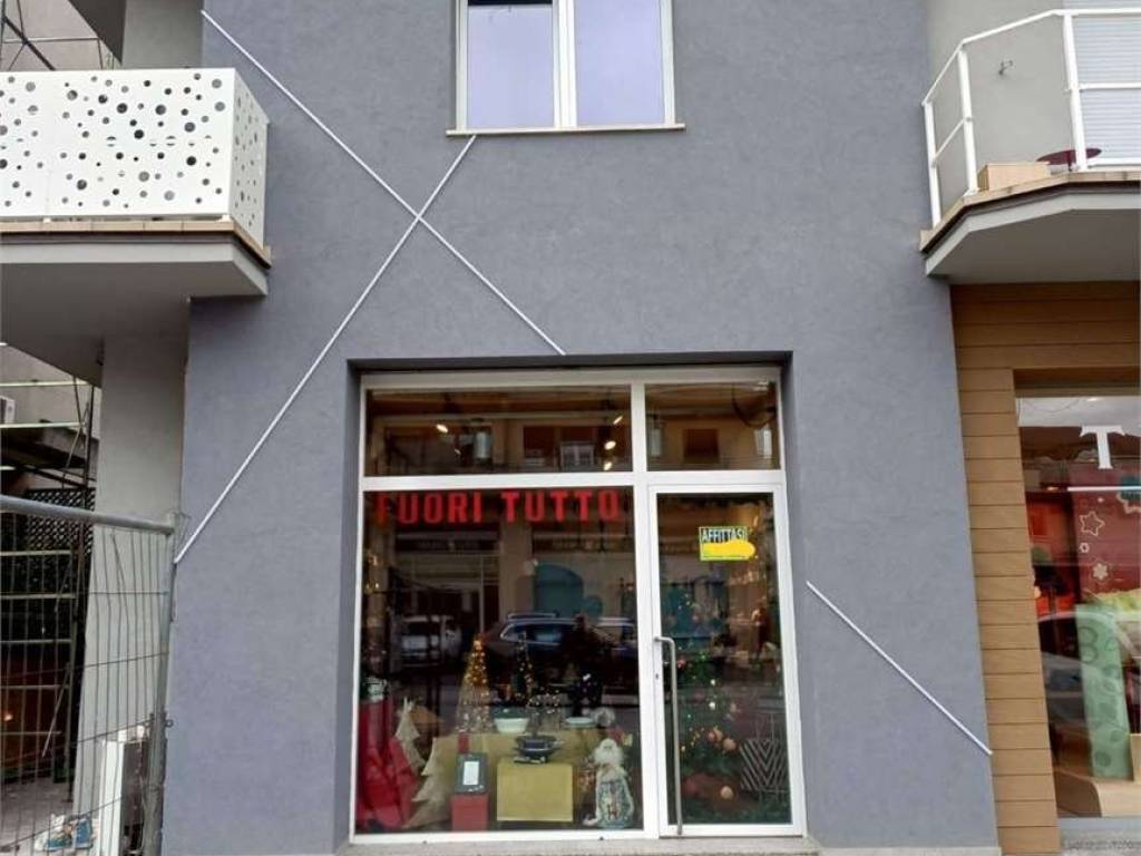 locale commerciale in affitto a Bastia Umbra