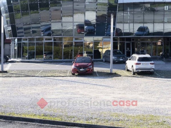 locale commerciale in affitto a Bastia Umbra