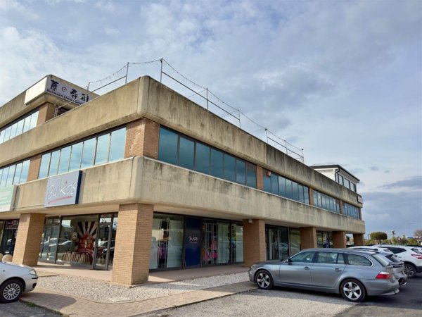 negozio in affitto a Bastia Umbra in zona Cipresso