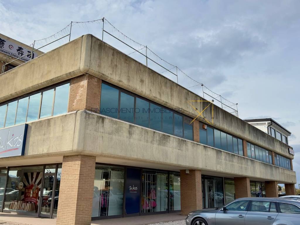 negozio in affitto a Bastia Umbra in zona Cipresso