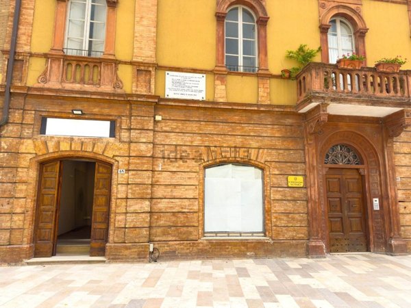 negozio in affitto a Bastia Umbra