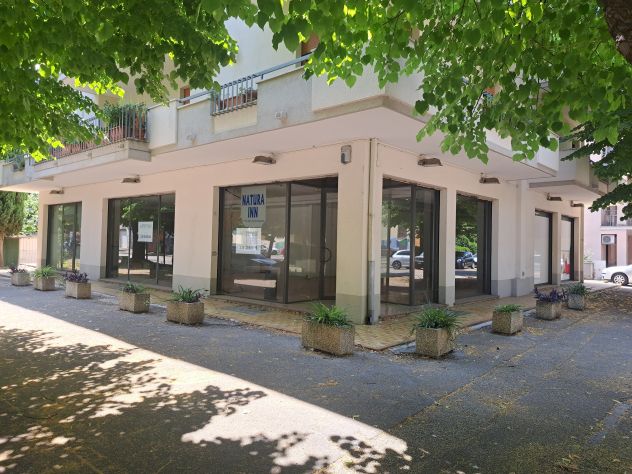 locale commerciale in affitto a Bastia Umbra