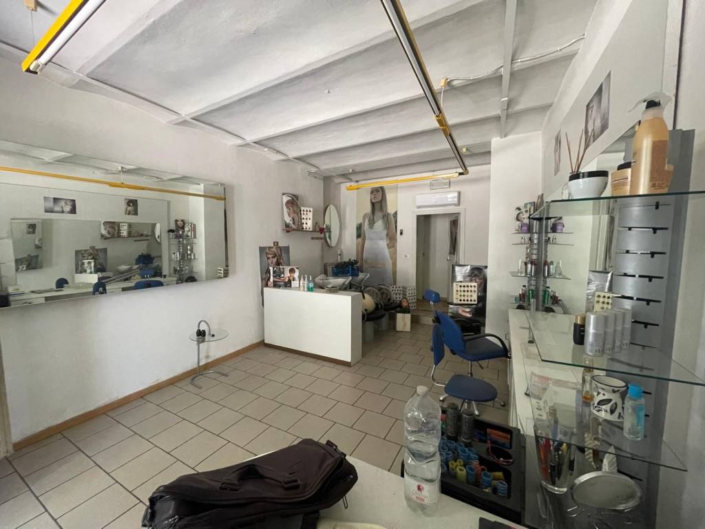 negozio in affitto a Bastia Umbra in zona Bastiola
