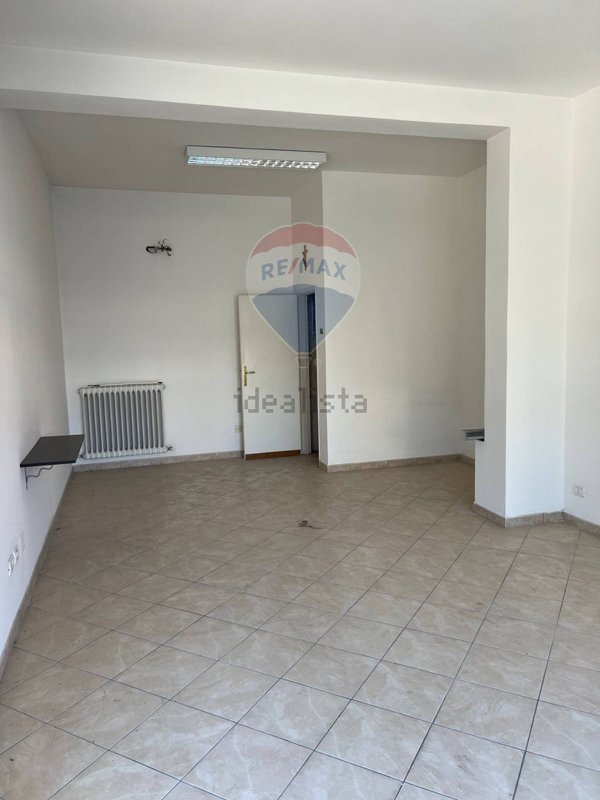 locale commerciale in affitto a Bastia Umbra