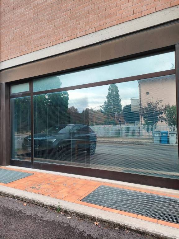 negozio in affitto a Bastia Umbra