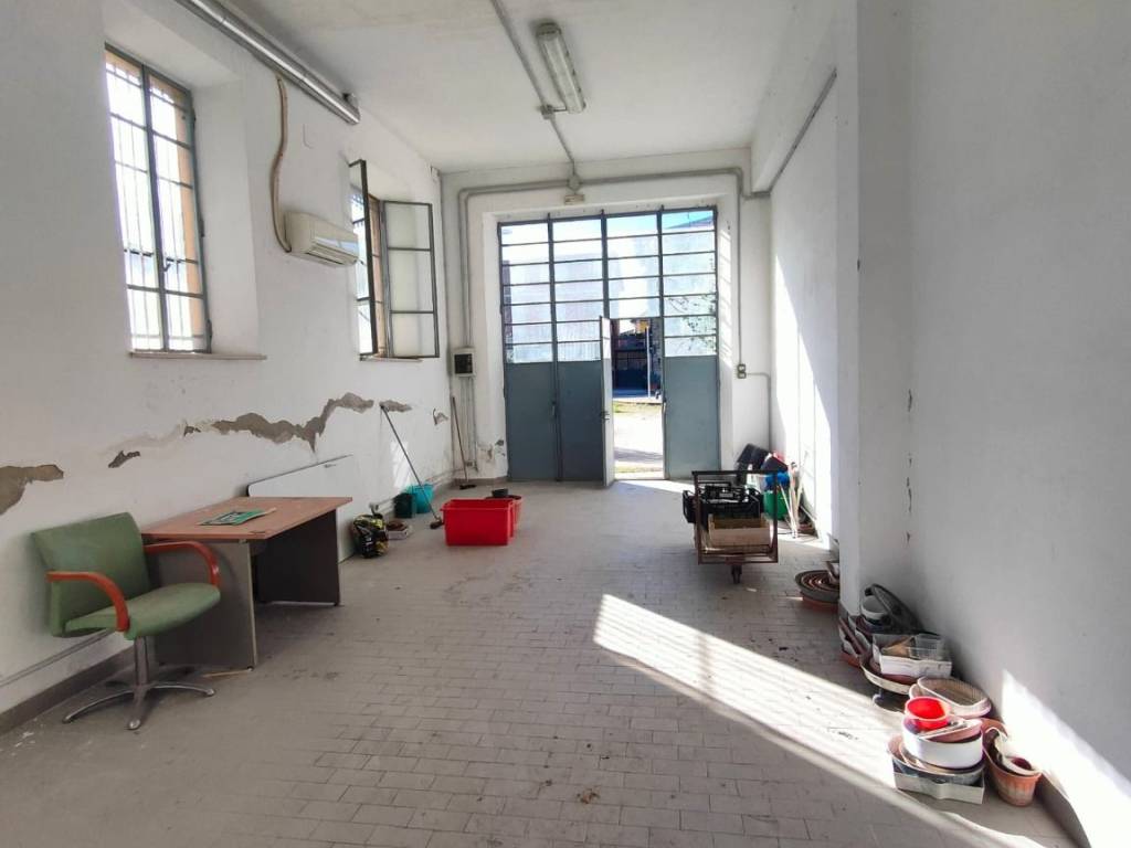 locale commerciale in affitto a Bastia Umbra