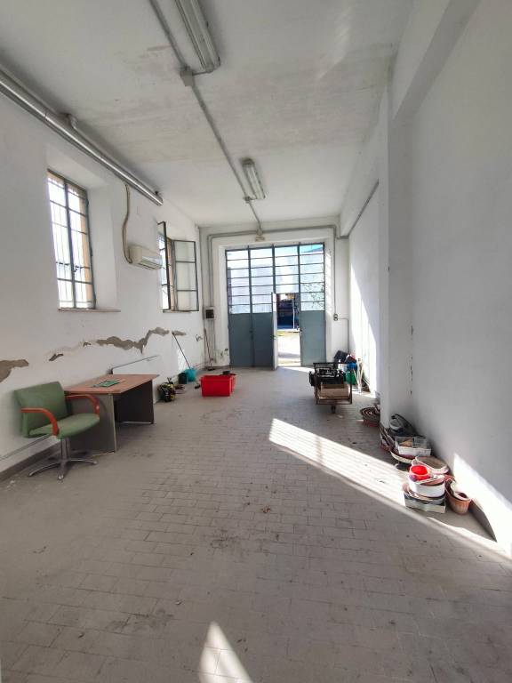 locale commerciale in affitto a Bastia Umbra