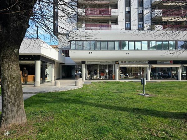 negozio in affitto a Bastia Umbra