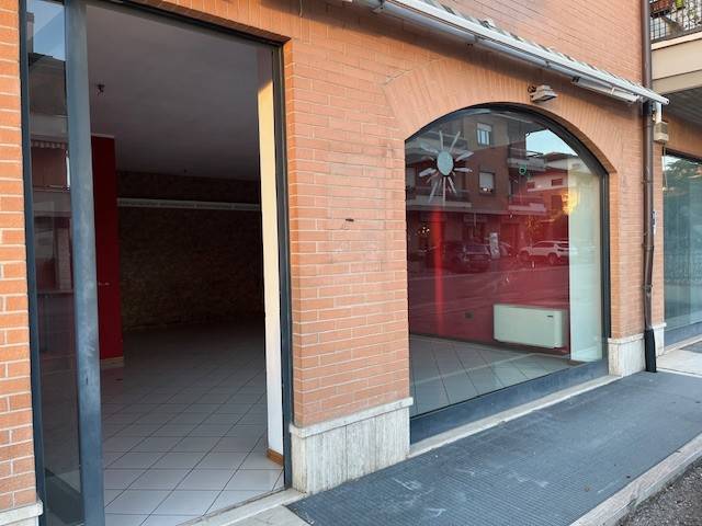 negozio in affitto a Bastia Umbra