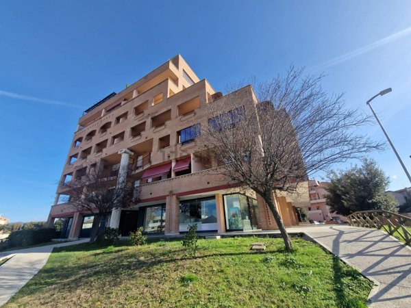 locale commerciale in affitto a Bastia Umbra