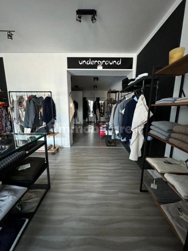 locale commerciale in affitto a Bastia Umbra