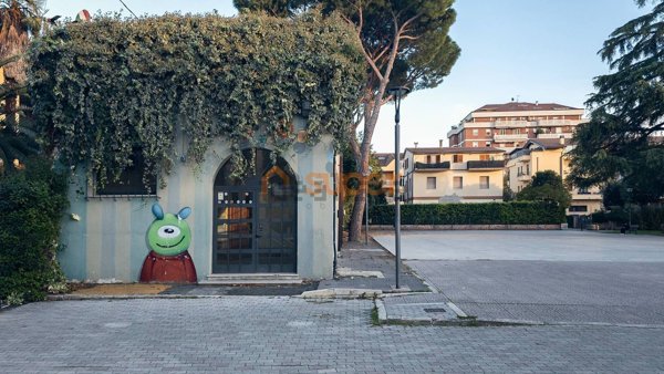 locale commerciale in affitto a Bastia Umbra